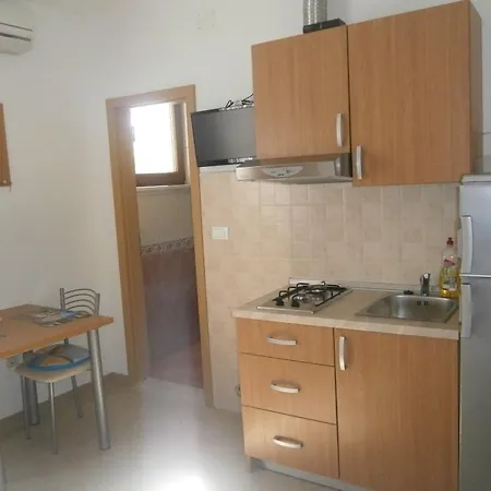 Apartments With A Parking Space Igrane, Makarska - 13535 Room photo