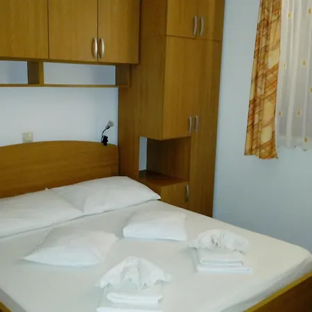 Apartments With A Parking Space Igrane, Makarska - 13535 Room photo