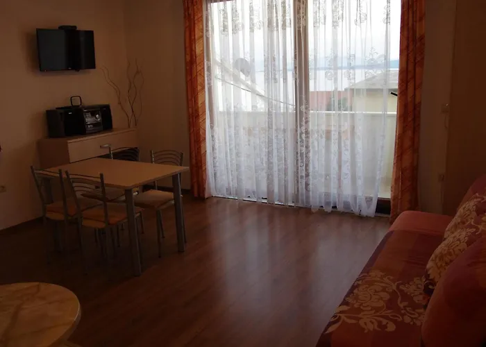 Apartments With A Parking Space Igrane, Makarska - 13535